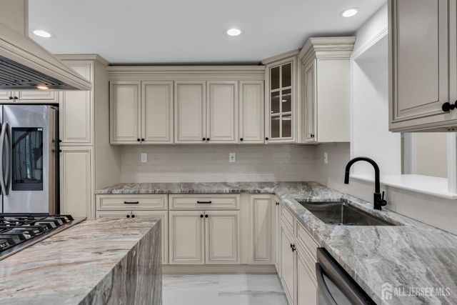 537 S Atlantic Avenue, Aberdeen, NJ 07747