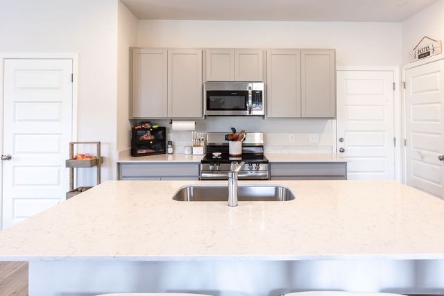 641 Emerson Ln, Westmoreland, TN 37186