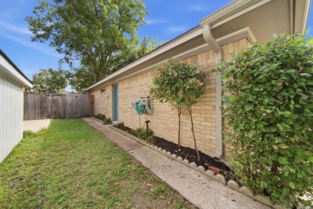 9218 Landwood Drive, Houston, TX 77040