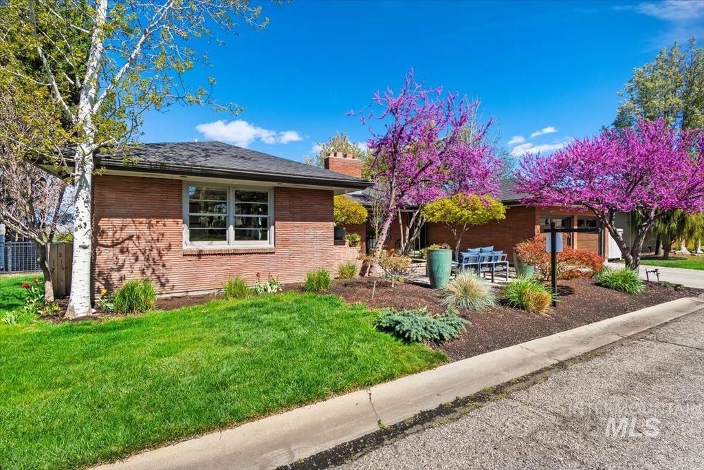 4814 W Roberts Rd, Boise, ID 83705