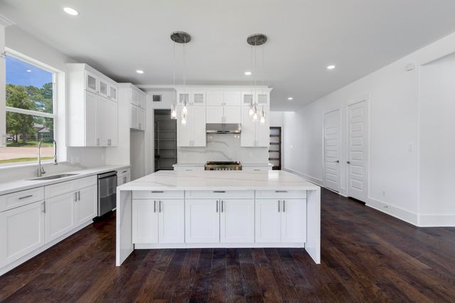114 Bentwood Dr, Montgomery, TX 77356