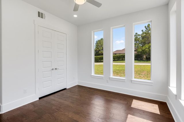 114 Bentwood Dr, Montgomery, TX 77356