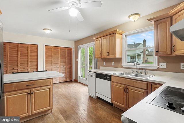 104 PENNSYLVANIA AVE, Reading, PA 19606