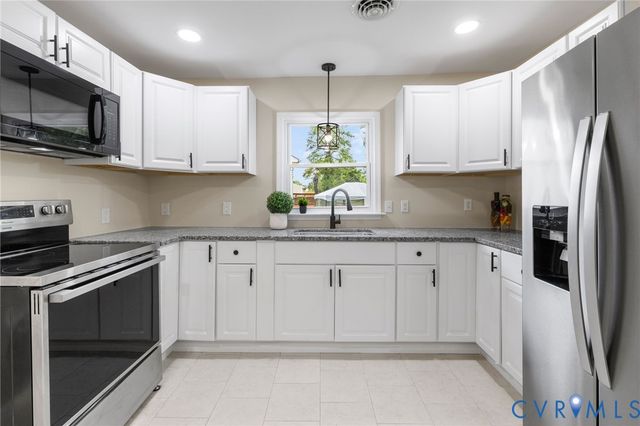 1105 Arlington Rd, Hopewell, VA 23860