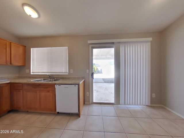 3628 W FIREHAWK Drive, Glendale, AZ 85308