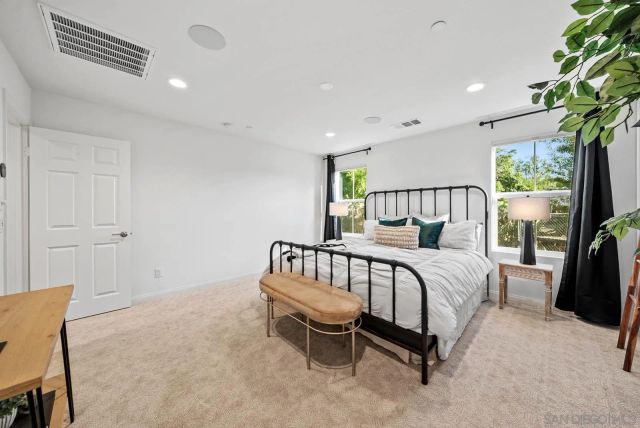 3135 Linwood St, Vista, CA 92081