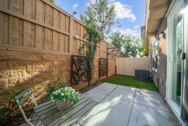 3135 Linwood St, Vista, CA 92081