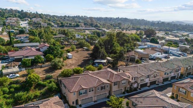 3135 Linwood St, Vista, CA 92081