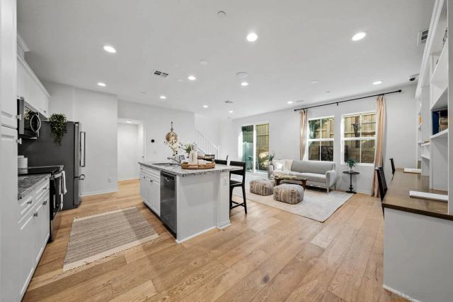 3135 Linwood St, Vista, CA 92081