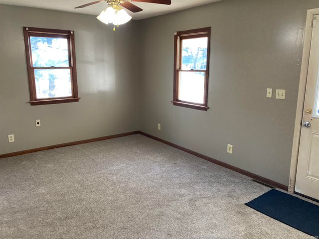 5122 S Lincoln Street, Oakland City, IN 47660