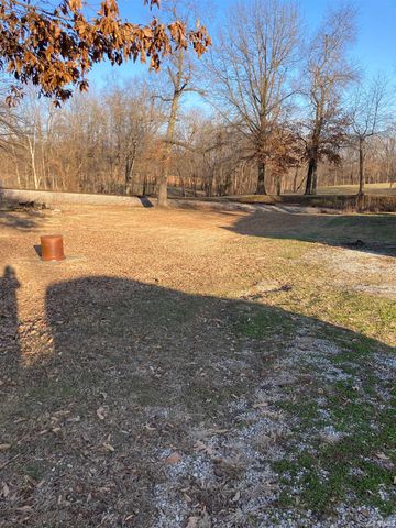 5122 S Lincoln Street, Oakland City, IN 47660