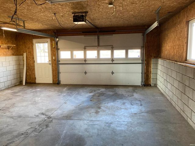 5122 S Lincoln Street, Oakland City, IN 47660