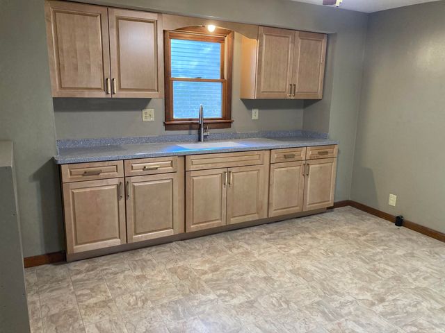 5122 S Lincoln Street, Oakland City, IN 47660