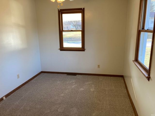 5122 S Lincoln Street, Oakland City, IN 47660