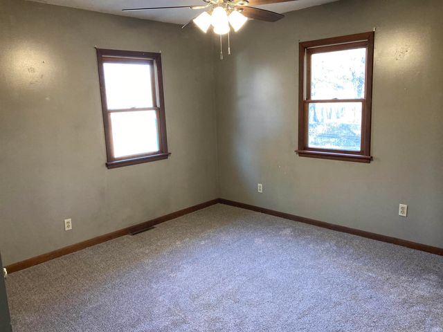 5122 S Lincoln Street, Oakland City, IN 47660