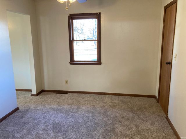 5122 S Lincoln Street, Oakland City, IN 47660