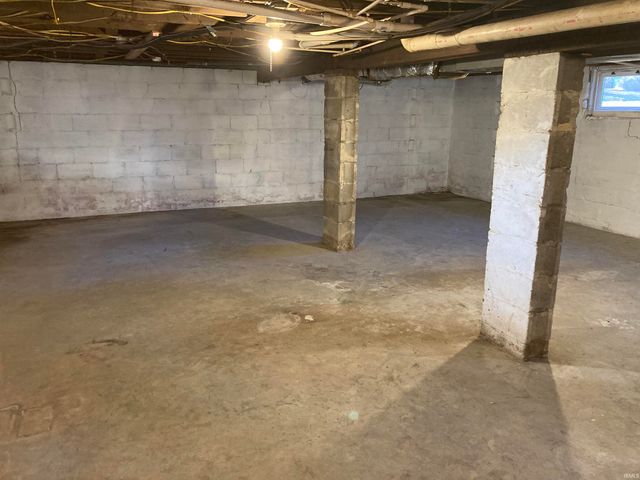 5122 S Lincoln Street, Oakland City, IN 47660