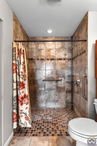 5515 SW Chapella St, Topeka, KS 66614