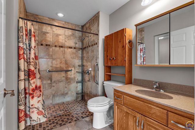 5515 SW Chapella St, Topeka, KS 66614