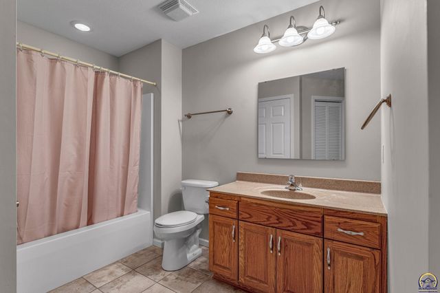 5515 SW Chapella St, Topeka, KS 66614