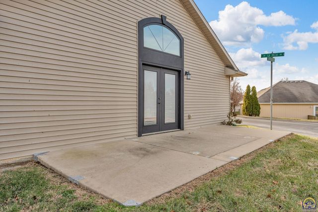 5515 SW Chapella St, Topeka, KS 66614
