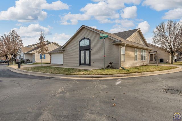 5515 SW Chapella St, Topeka, KS 66614