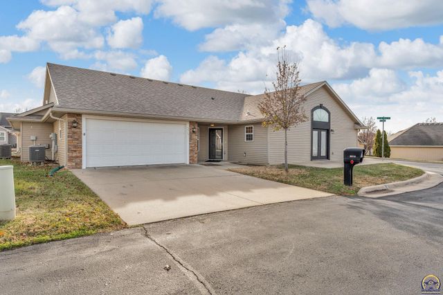 5515 SW Chapella St, Topeka, KS 66614
