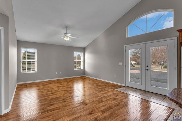 5515 SW Chapella St, Topeka, KS 66614