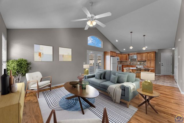 5515 SW Chapella St, Topeka, KS 66614