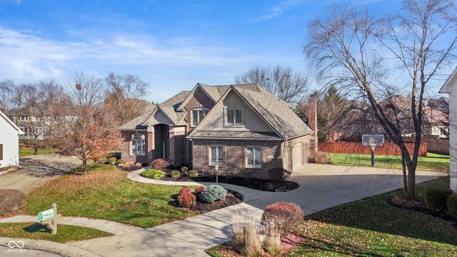10523 Hollowood Court, Fishers, IN 46038