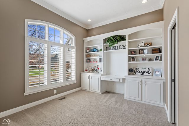 10523 Hollowood Court, Fishers, IN 46038