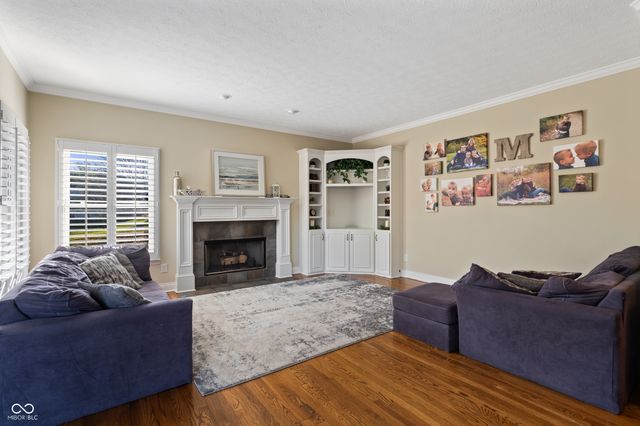 10523 Hollowood Court, Fishers, IN 46038