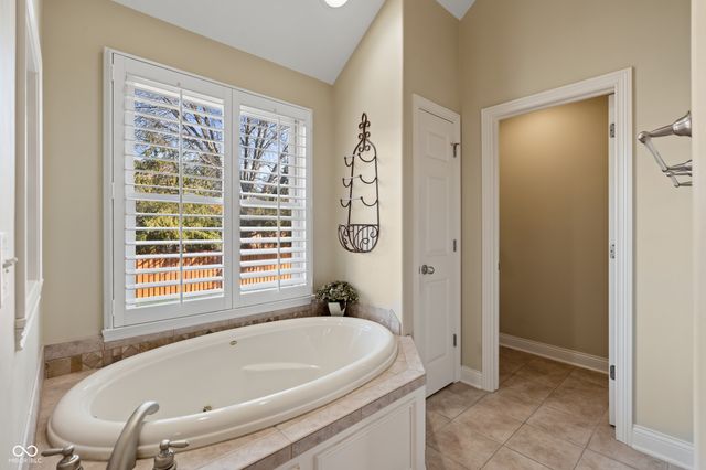 10523 Hollowood Court, Fishers, IN 46038