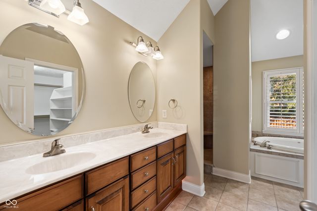 10523 Hollowood Court, Fishers, IN 46038