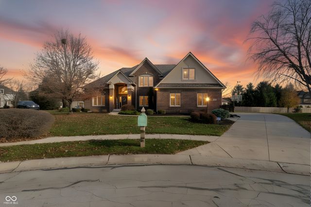 10523 Hollowood Court, Fishers, IN 46038