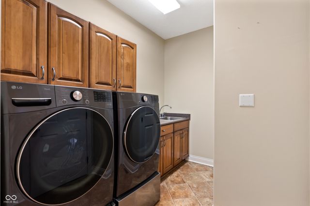 10523 Hollowood Court, Fishers, IN 46038