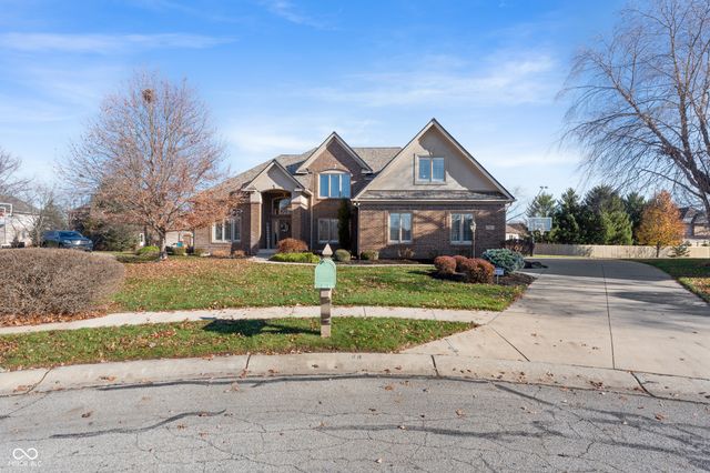10523 Hollowood Court, Fishers, IN 46038