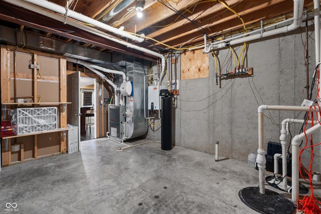 10523 Hollowood Court, Fishers, IN 46038