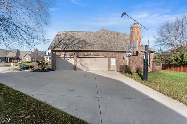 10523 Hollowood Court, Fishers, IN 46038