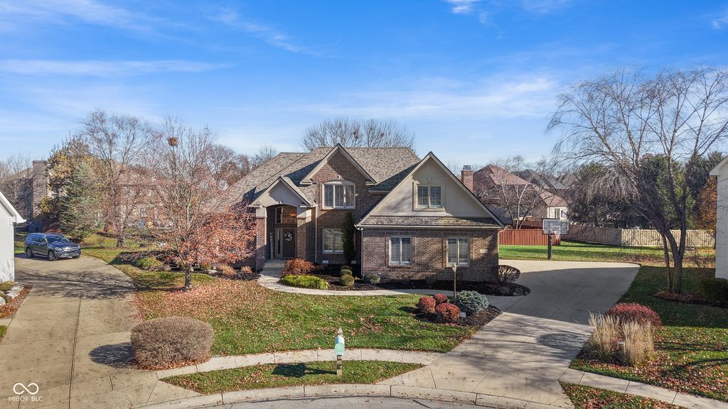 10523 Hollowood Court, Fishers, IN 46038