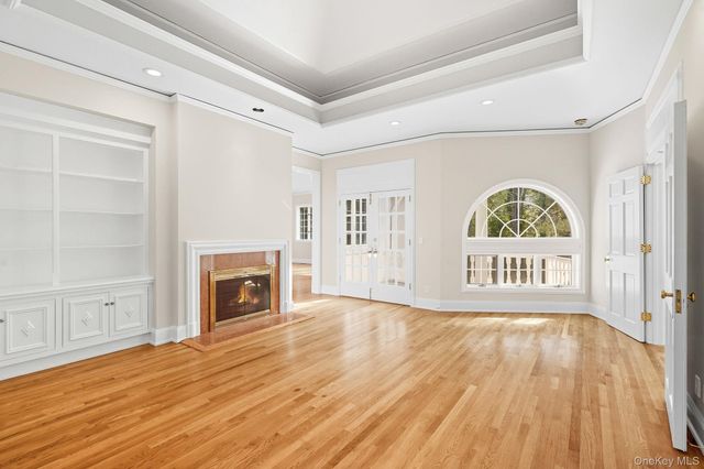 10 Cooper Road, Scarsdale, NY 10583