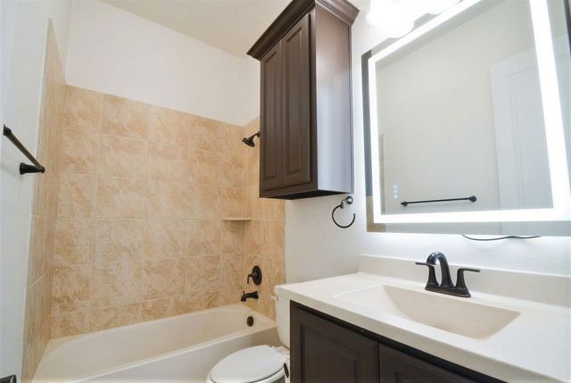 516 Four Stones Boulevard, Lewisville, TX 75056