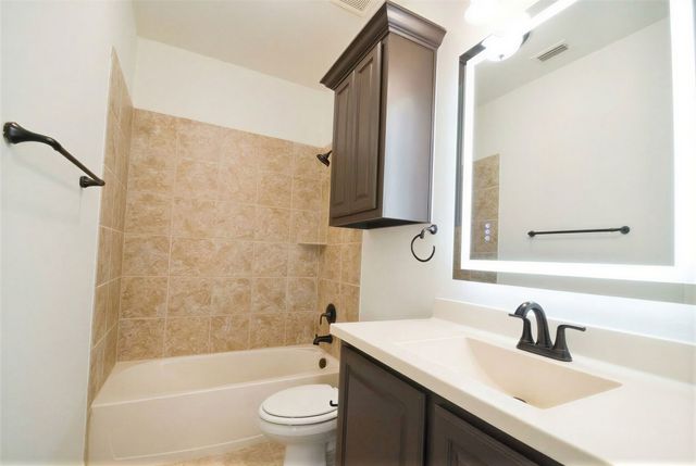 516 Four Stones Boulevard, Lewisville, TX 75056