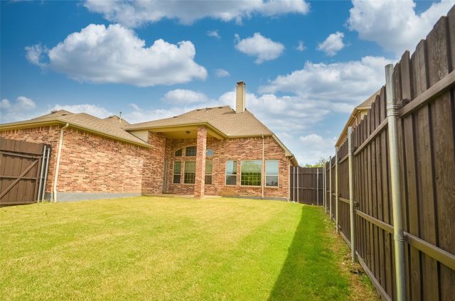 516 Four Stones Boulevard, Lewisville, TX 75056