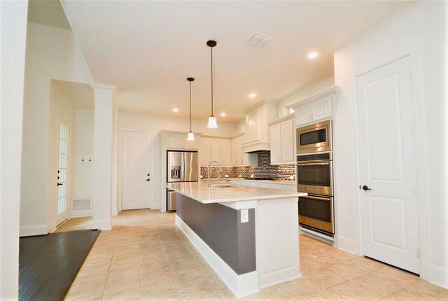 516 Four Stones Boulevard, Lewisville, TX 75056