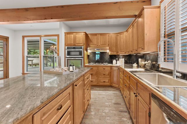 4613 Tupello St, Baton Rouge, LA 70808