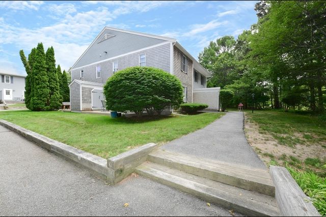 3 Village Green Dr 3B, Bourne, MA 02562