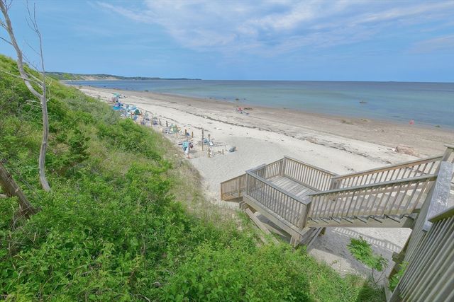 3 Village Green Dr 3B, Bourne, MA 02562