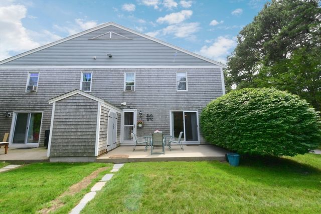 3 Village Green Dr 3B, Bourne, MA 02562