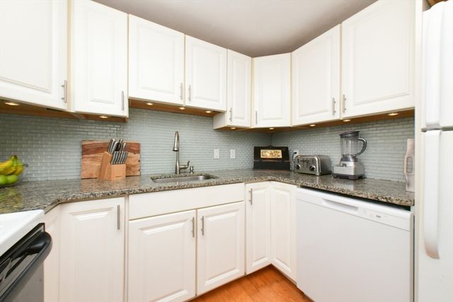 3 Village Green Dr 3B, Bourne, MA 02562